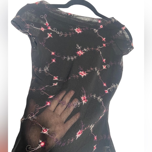 Y2K black net embroidered pink flower top - Picture 2 of 4